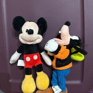 Goofy snapper bracelet and mickey stuffed animal